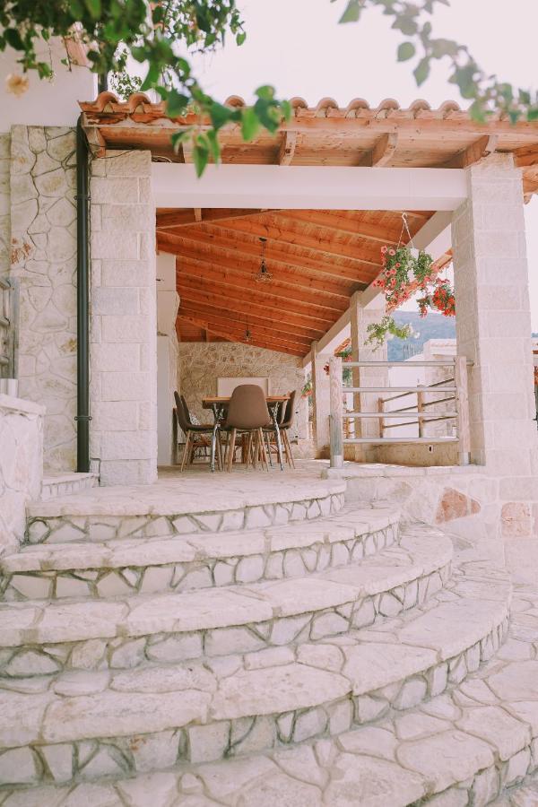 Vila Milo Himare Luaran gambar