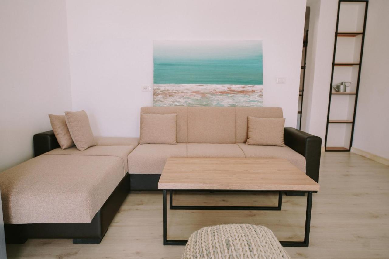 Vila Milo Himare Luaran gambar